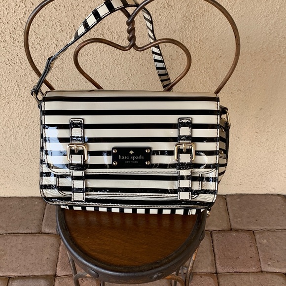 Kate Spade ♠️ Cream and Black Patent shoulder or cross body - Picture 1 of 12